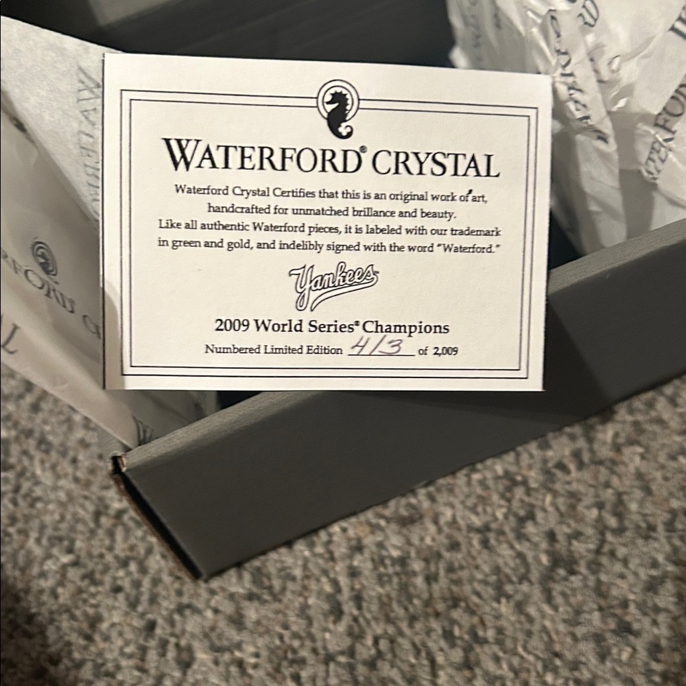 Waterford NY Yankees World Series Champions 2009 ltd edition paperweight - Picture 7 of 7